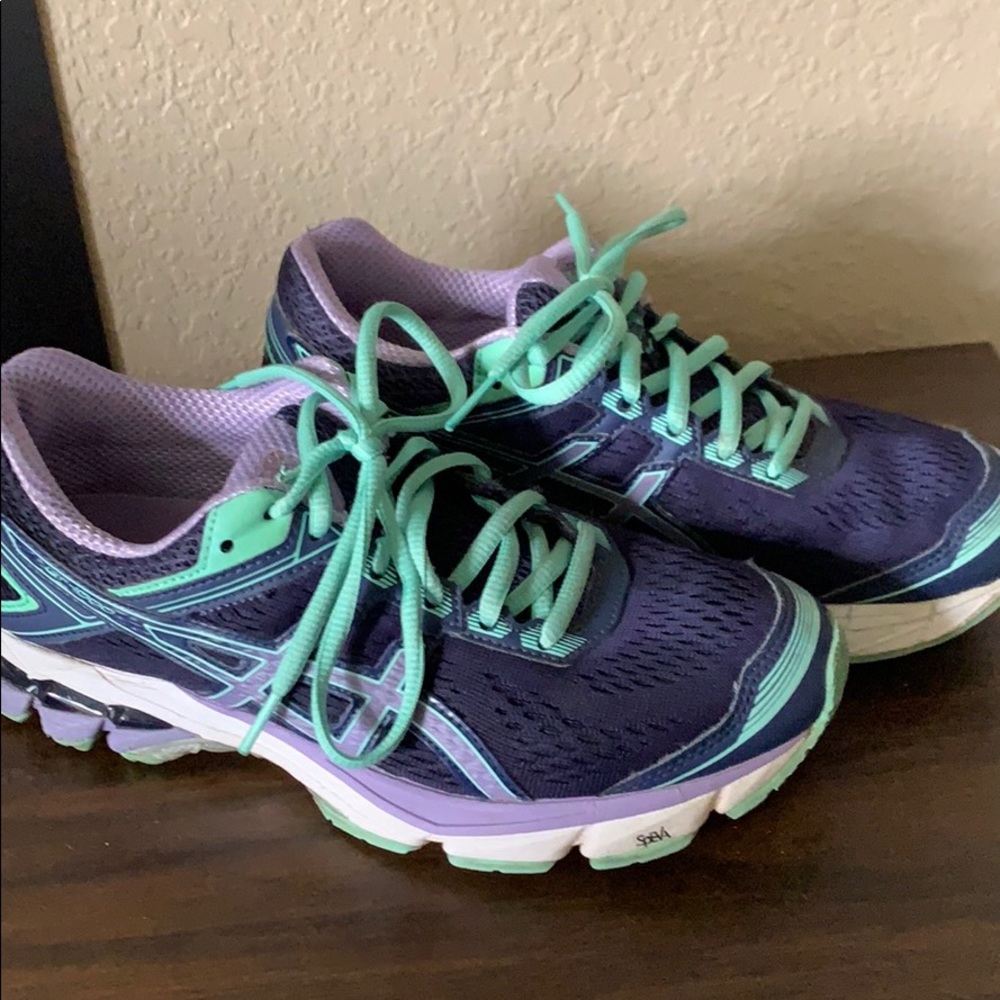 ASICS Women’s GT-1000 4 running shoes